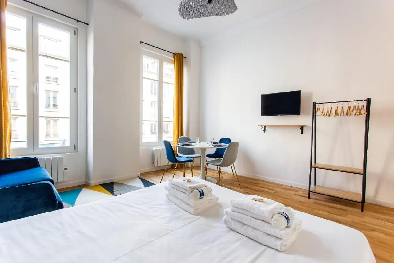 Superb Studio Near Bastille Paris Apartment